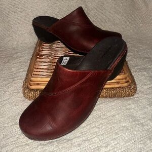 UEC Patagonia Footwear
Better Clog - Women's Sz 11